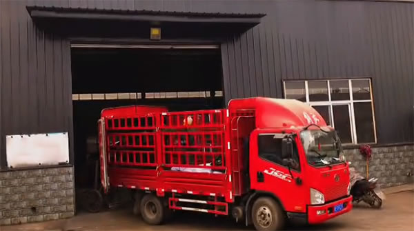 鐵粉裝車及噸袋現(xiàn)場